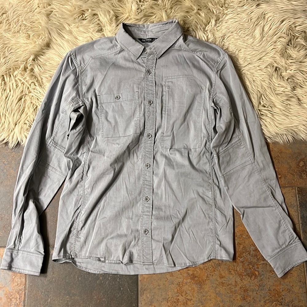 Mens Arc’teryx A2B LS shirt, mens size medium.
